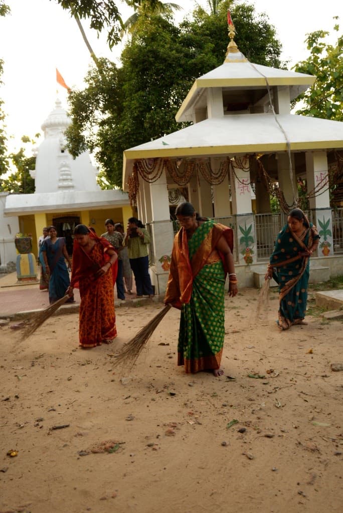 Community cleanliness drive at a temple